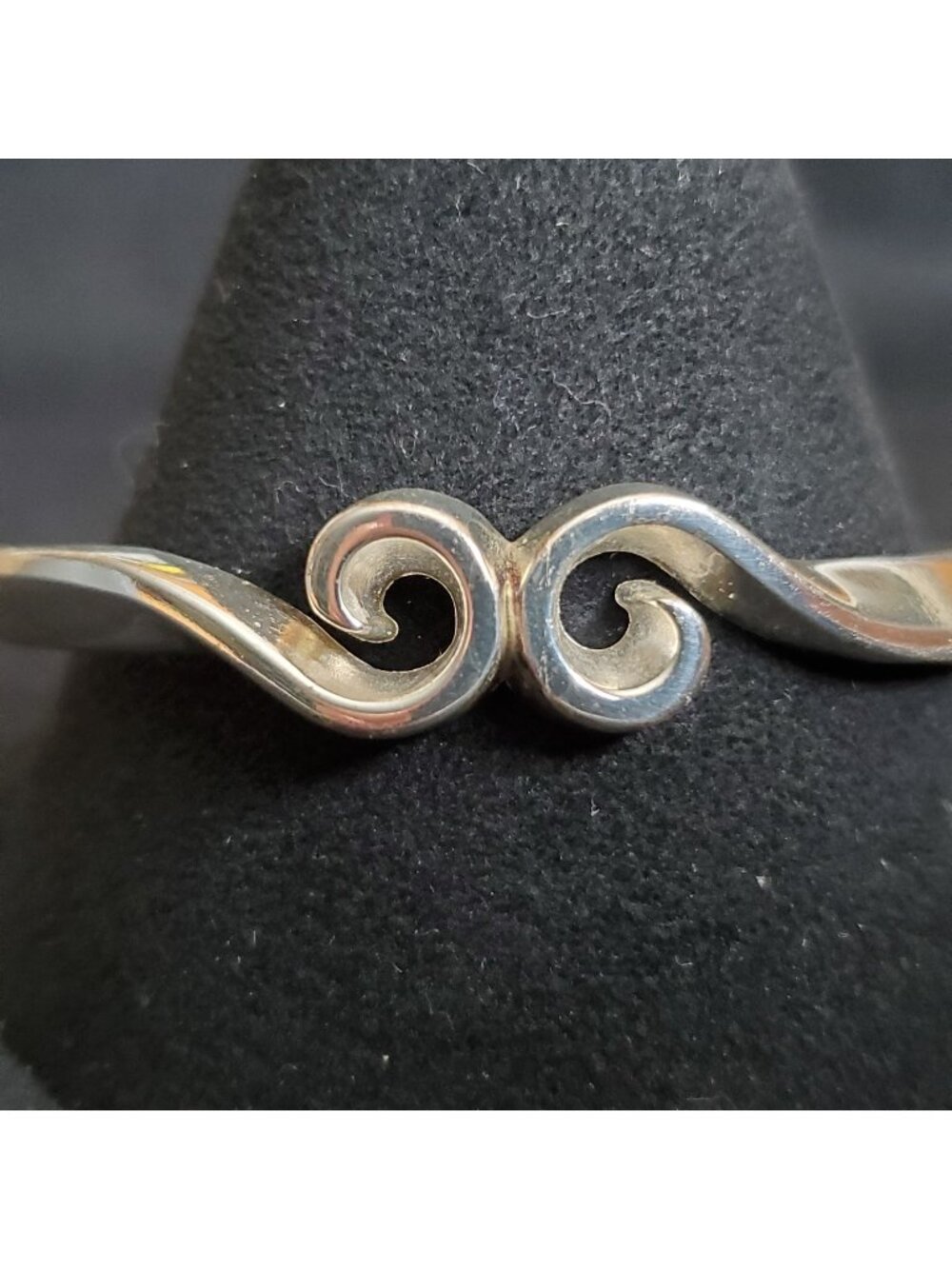 Brighton Bangle Bracelet Silver Tone Curl 7.75"